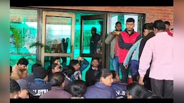 IGNTU अमरकंटक में असम के छात्र पर जानलेवा हमला, घटना के विरोध में जमकर हुआ बवाल, 5 छात्र निष्कासित