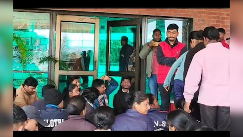 IGNTU अमरकंटक में असम के छात्र पर जानलेवा हमला, घटना के विरोध में जमकर हुआ बवाल, 5 छात्र निष्कासित