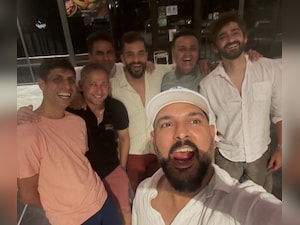Yuvraj Singh, Virender Sehwag, Ajit Agarkar And The 2000s Gang Break The Internet With Viral Selfie