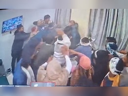 धौलपुर में अस्पताल के डॉक्टर और स्टाफ पर हमला, दो दर्जन लोगों ने जमकर बरसाए लात-घूंसे, वीडियो वायरल