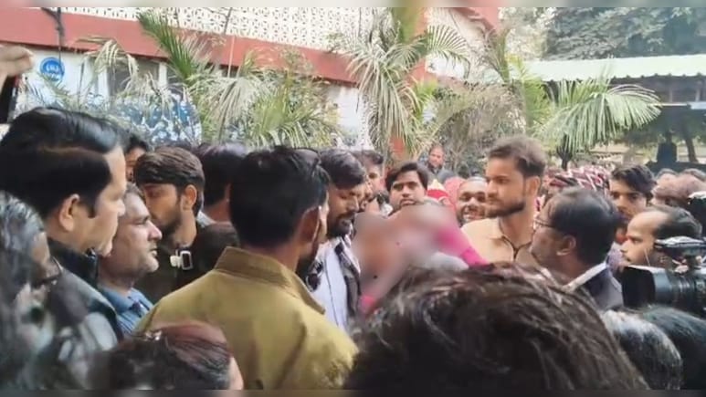 जेके लोन अस्&zwj;पताल में छेड़छाड़, वार्ड लेडी को रात 2 बजे टॉयलेट में दबोचा; सुबह कर्मचार&zwj;ियों का हंगामा&nbsp;