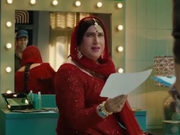 लाल सूट, माथे पर बिंदिया और सिर पर पल्लू लिए दिखे गोविंदा, फैन्स ने कर डाली 28 साल पुरानी डिमांड