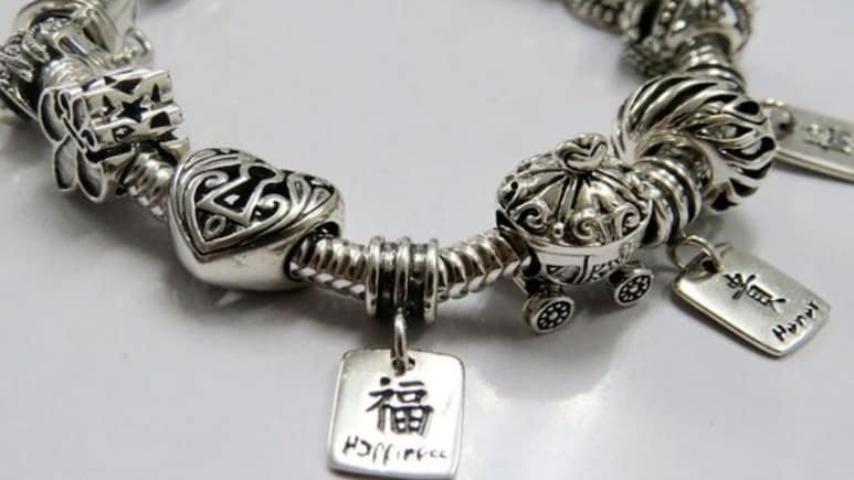 काली पड़ गई चांदी की अंगूठी और पायल? इन 3 नुस्खों से करें सफाई, मिनटों में आ जाएगी नई जैसी चमक