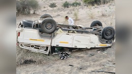 Rajasthan: बाड़मेर में देवी-देवता दर्शन से लौटते परिवार की बोलेरो कैंपर पलटी, करीब दो दर्जन लोग घायल