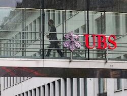 UBS Plans Crypto Trading for Some Clients in Digital-Asset Push
