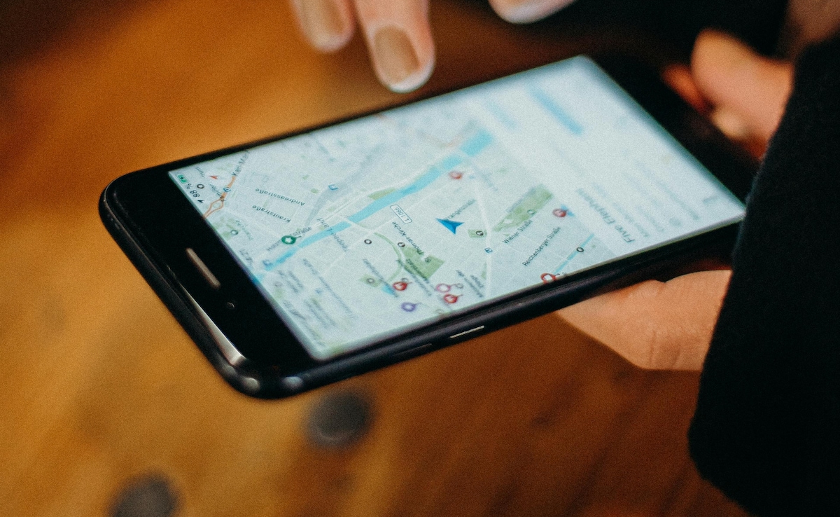 Boss Demands Employee's Live Location for Sick Leave Approval, Sparks Privacy Debate