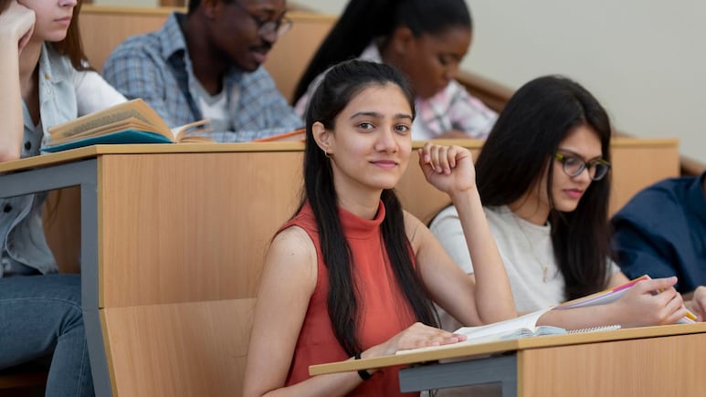 इन राज्यों में छात्रों को स्कॉलरशिप देती है सरकार, हर महीने खाते में आते हैं पैसे