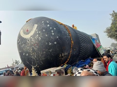 Devotees Line Up To Pray As 33-Foot, 210-Tonne Shiva Lingam Rolls Into Bihar