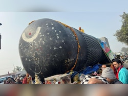 Devotees Line Up To Pray As 33-Foot, 210-Tonne Shiva Lingam Rolls Into Bihar