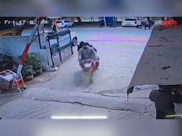 बाइक पर सवार होकर आए थे रोहिणी को दहलाने वाले 3 शूटर, देखिए CCTV वीडियो में क्या दिखा