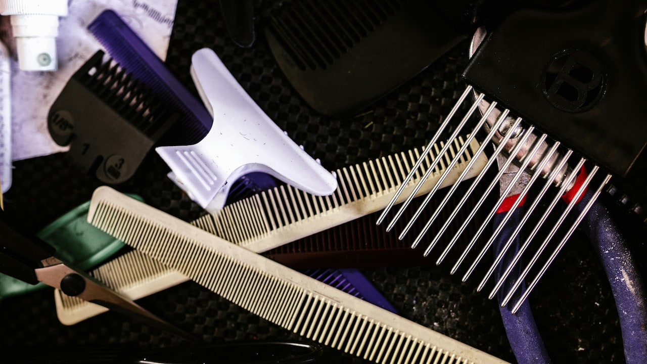 Hair Claw Clips That Break: Why Some Plastics Snap In One Month