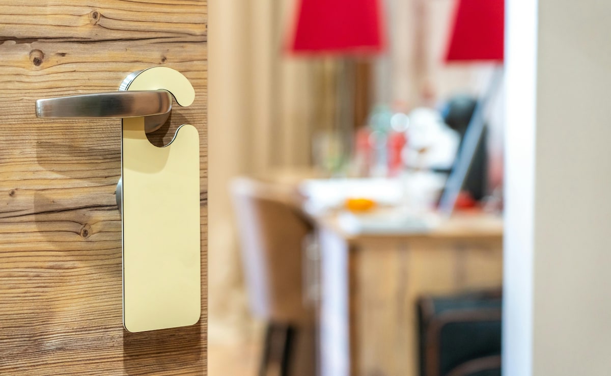 6-Year-Old Sobs In Terror After Strangers Enter Jaipur Hotel Room, Woman Details Horror Story