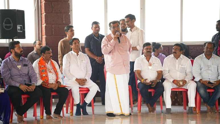 Ravindra Chavan : रविंद्र चव्हाणांनी सोडली जीन्स आणि नेसली लुंगी! सोशल मीडियावर चर्चा, पण खरं कारण झालं उघड