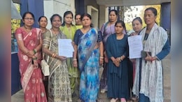 आंगनबाड़ी कार्यकर्ताओं ने कहा- विभाग ने दी खराब साड़ियां, सम्मान सुविधा प्रणाली ऐप का करेंगे विरोध