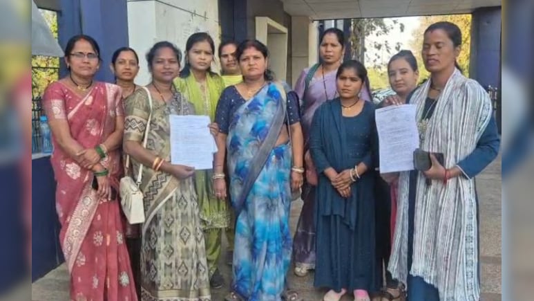 आंगनबाड़ी कार्यकर्ताओं ने कहा- विभाग ने दी खराब साड़ियां, सम्मान सुविधा प्रणाली ऐप का करेंगे विरोध