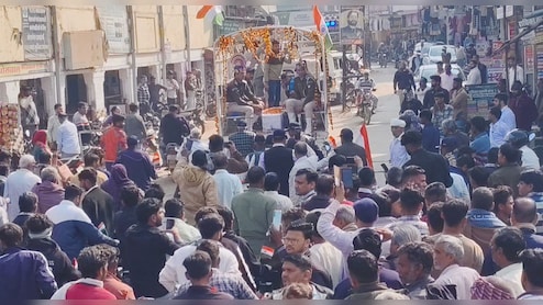 ड्यूटी पर जाते समय CRPF जवान की बाइक खाई में ग&zwj;िरने से मौत, सैनिक सम्मान के साथ अंत&zwj;िम संस्&zwj;कार &nbsp;