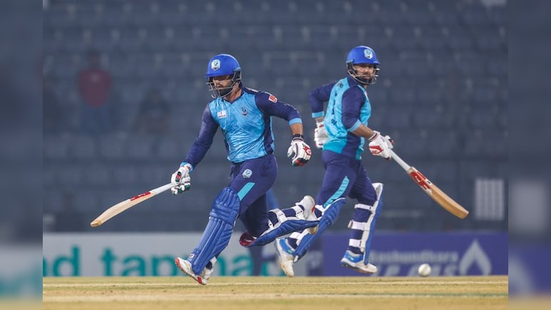 क्रिकेट के मैदान पर दुर्लभ पल, बाप-बेटे की जोड़ी ने BPL में जमाया रंग, नबी ने खास पल पर दिया ये बयान