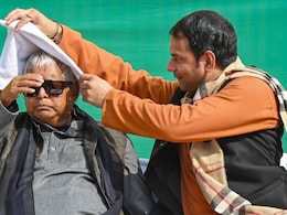 दही चूड़ा की दावत में बड़के के लिए लालू का लाड़ और तेज प्रताप का 'पापा मेरी जान' वाला फोटो!