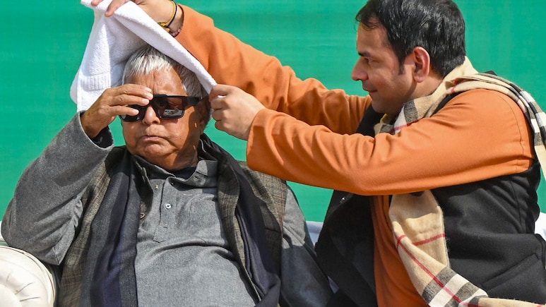 दही चूड़ा की दावत में बड़के के लिए लालू का लाड़ और तेज प्रताप का 'पापा मेरी जान' वाला फोटो!