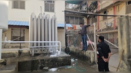अस्&zwj;पताल में लगे ऑक्सीजन प्लांट पर जम रही बर्फ, सप्&zwj;लाई में बाधा पड़ने का खतरा