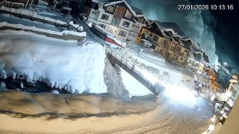 जम्मू-कश्मीर के सोनमर्ग में बड़ा हिमस्खलन, दरकते पहाड़ का VIDEO देख उड़े लोगों के होश