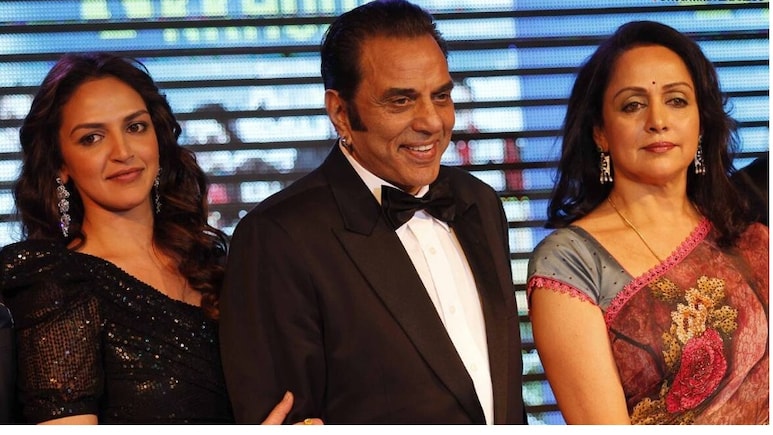 हेमा मालिनी ने अस्पताल में धर्मेंद्र के आखिरी दिनों को किया याद,  उनको कमजोर होते हुए देखना