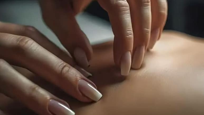 People Are Now Making Rs 9,000 An Hour By Scratching Someone's Back, Literally