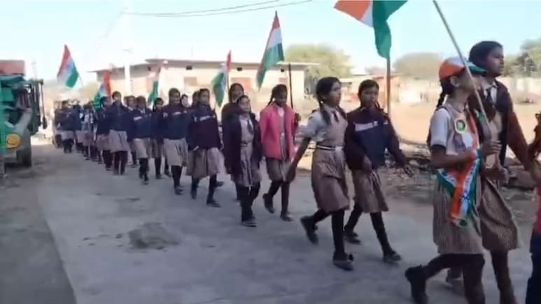 गणतंत्र दिवस स्पेशल: 75 साल से नहीं टूटी देशभक्ति की कसम! एक महिला के संकल्प ने बना दी पीढ़ियों की परंपरा