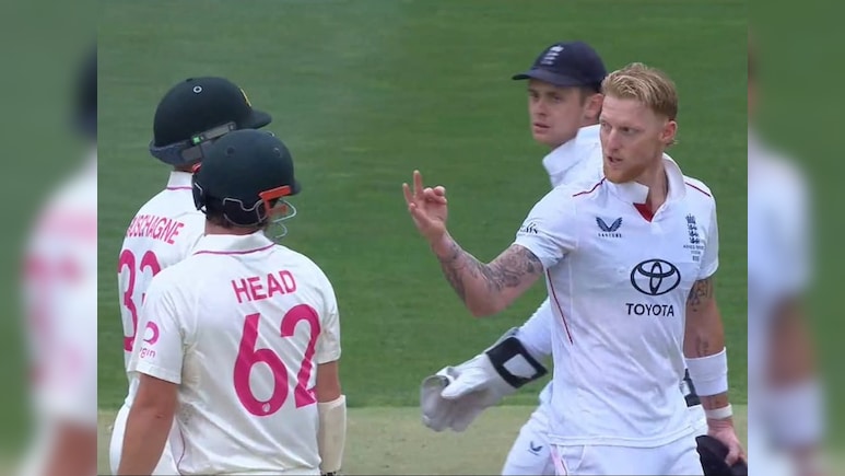 AUS vs ENG: जिससे थी इंग्लैंड को बेड़ा पार लगाने की उम्मीद, वही हुआ चोटिल, लंगड़ाते हुए मैदान से निकले बाहर