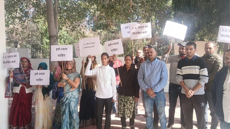 THAR वाली SI किरण राजपूत फिर विवादों में, नौकरी से हटवाने के ल&zwj;िए SP के सामने भूख हड़ताल पर बैठे लोग