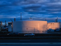 Venezuela To Discuss Oil Revamp That Will Allow Foreign Drillers