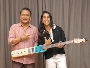 Gavaskar Fulfils Promise To Jemimah. Their Musical Duet Wins Internet - Video