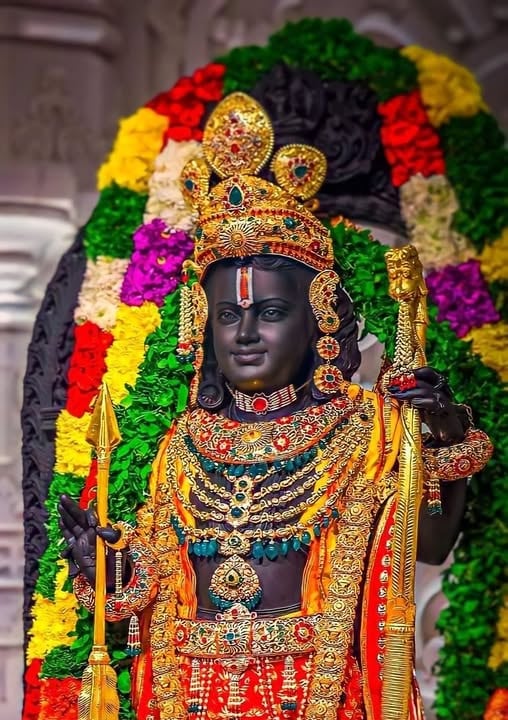 अयोध्या में राम मंदिर के गर्भगृह में बाल स्वरूप में विराजमान रामलला