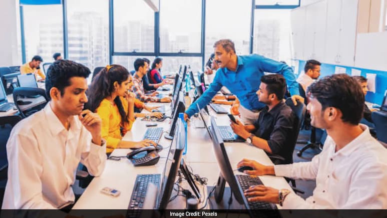 गुड न्यूज़! 2026 में नौकरियों की आएगी बाढ़, 76% कंपनियां नए लोगों को रखने की तैयारी में