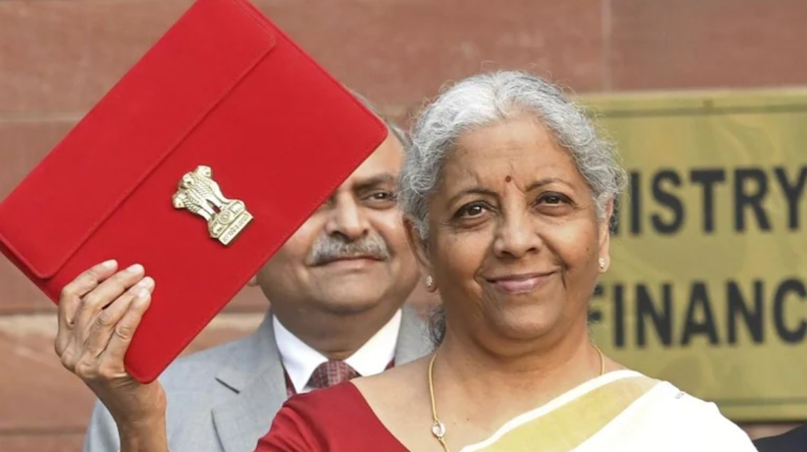 नेहरू-इंदिरा ने भी पेश किया Budget, पर ये बड़ा रिकॉर्ड निर्मला सीतारमण के नाम- पढ़ें दिलचस्प कहानियां