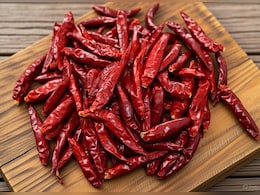 जोड़ों के दर्द से राहत पाने के लिए इस्तेमाल कर सकते हैं गुंटूर मिर्च, इन लोगों को जरूर करना चाहिए सेवन