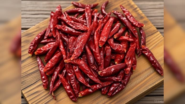 जोड़ों के दर्द से राहत पाने के लिए इस्तेमाल कर सकते हैं गुंटूर मिर्च, इन लोगों को जरूर करना चाहिए सेवन