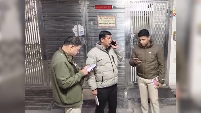 दिल्ली ट्रिपल मर्डर केस में बड़ा खुलासा... पुलिस ने बताया क्यों बेटे ने ही उजाड़ दिया अपना हंसता-खेलता परिवार
