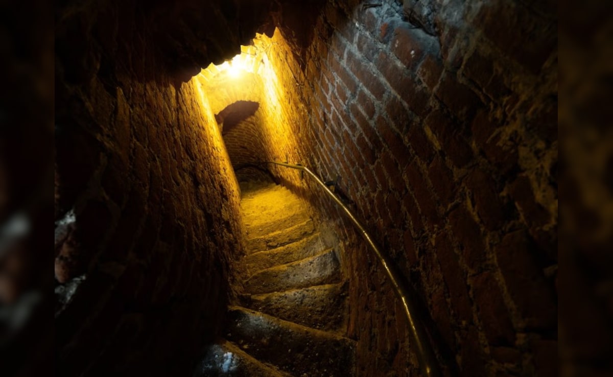 जहां होती है इबादत, वहां नीचे जा रही थीं सीढ़ियां, फॉलो किया तो खुला 400 साल पुराना राज