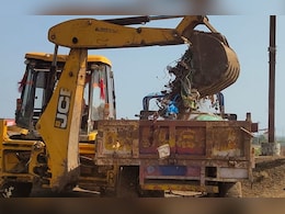 स्वास्थ्य खतरे का गंभीर संकेत! ट्रेंचिंग ग्राउंड में फेंक दिया अस्पताल का मेडिकल वेस्ट &nbsp;