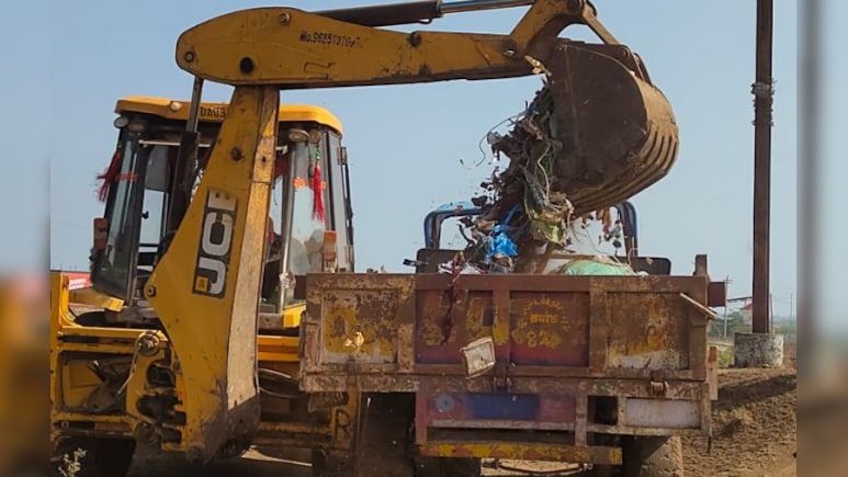 स्वास्थ्य खतरे का गंभीर संकेत! ट्रेंचिंग ग्राउंड में फेंक दिया अस्पताल का मेडिकल वेस्ट &nbsp;