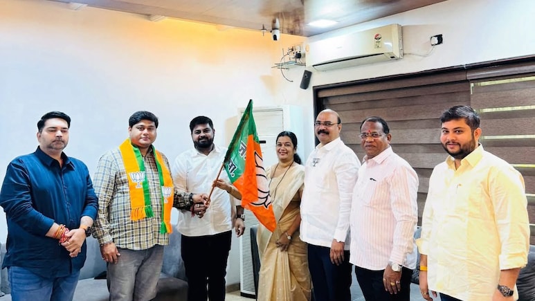 अंबरनाथ में राजनीतिक 'खेला', निलंबन के बाद 12 कांग्रेस पार्षदों ने थामा भाजपा का दामन