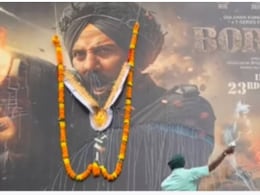 बॉर्डर 2 के पोस्टर पर फैंस ने चढ़ाई फूल- माला, सनी देओल को दूध से नहलाया, ट्रैक्टर में भर कर पहुंचे लोग