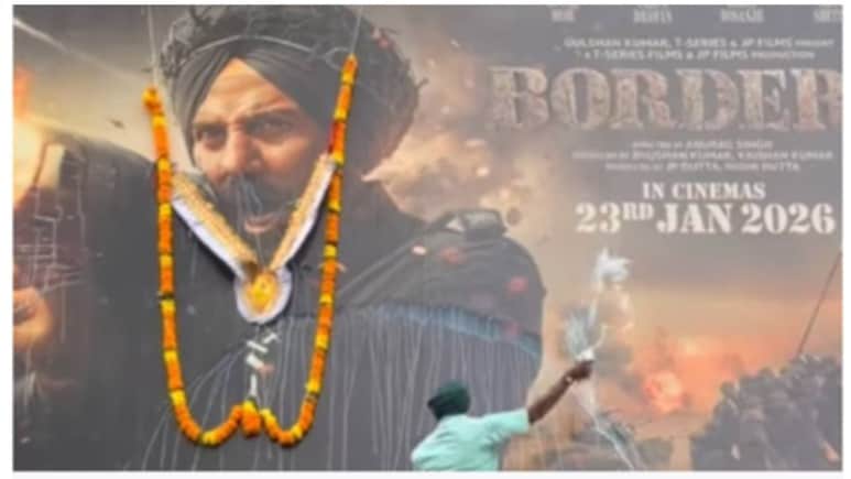 बॉर्डर 2 के पोस्टर पर फैंस ने चढ़ाई फूल- माला, सनी देओल को दूध से नहलाया, ट्रैक्टर में भर कर पहुंचे लोग