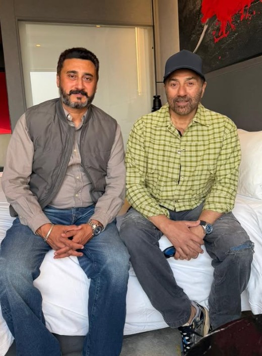 <i>Jab Border 2</i> Actor Sunny Deol Met The Family Of Param Vir Chakra Flying Officer Nirmal Jit Singh Sekhon