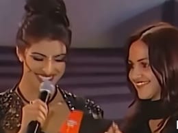 धर्मेंद्र की लाडली ने जब देसी गर्ल के साथ कर दिया था खेल, हाथ में माइक लिए बस देखती रह गईं प्रियंका चोपड़ा