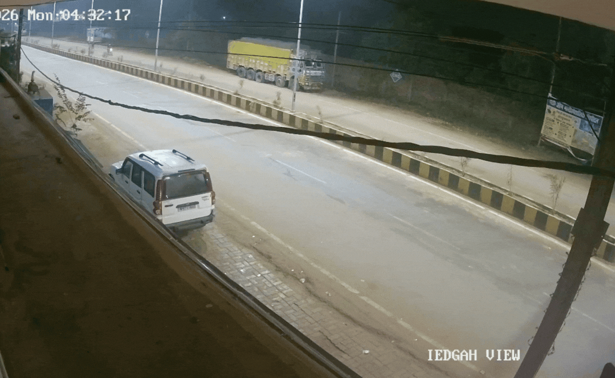 VIDEO: अपने आप बैक गियर में चल पड़ा ट्रक, कुछ मीटर चलने के बाद हुआ ऐसा हाल, वीडियो हो रहा वायरल