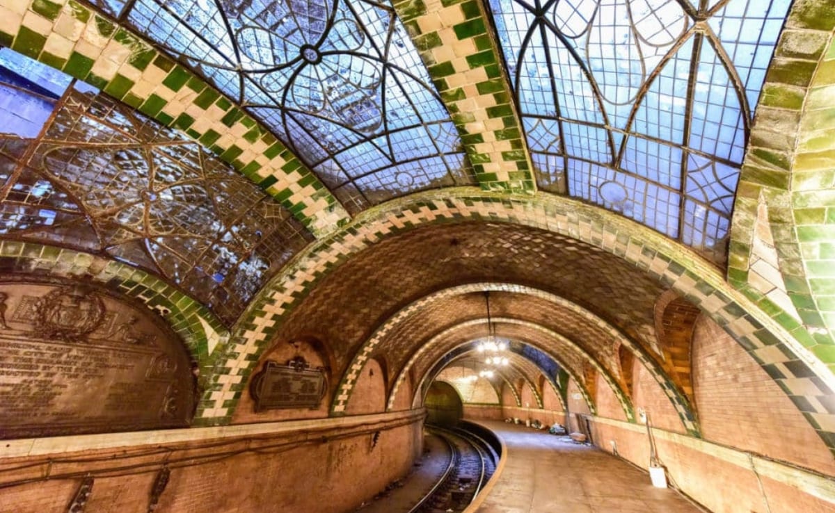 सिटी हाल सबवे स्टेशन को 1945 में बंद कर दिया गया था.