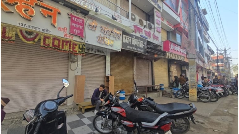 Bhilwara Azad Chowk Closed: भीलवाड़ा में अतिक्रमण पर बवाल, व्यापारियों ने बाजार बंद कर सड़क पर पढ़ी हनुमान चालीसा