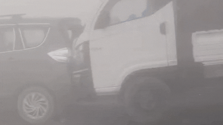 यूपी में कोहरे का कोहराम: ग्रेटर नोएडा में इंजीनियर की मौत, कानपुर में राहगीरों को रौंदा, कई जगह भिड़े वाहन